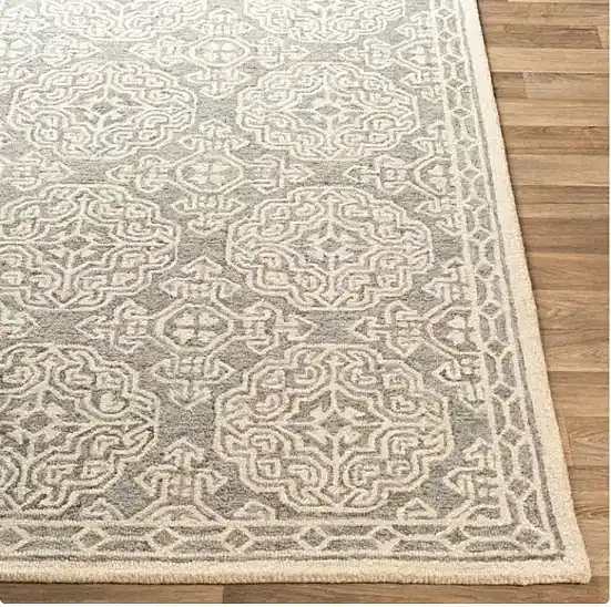 Traditional Style Rug