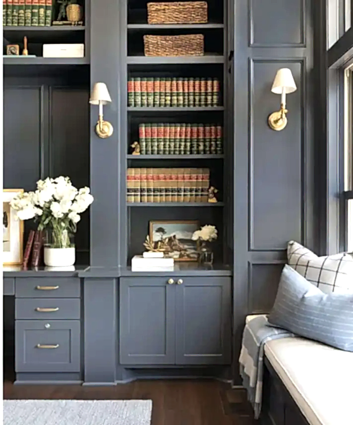 Hale Navy Benjamin Moore